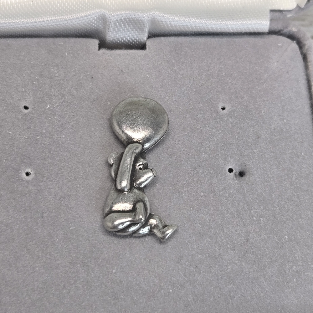 Vintage Disney Winnie The Pooh Pewter Tiny 1" Pin Floating Balloons